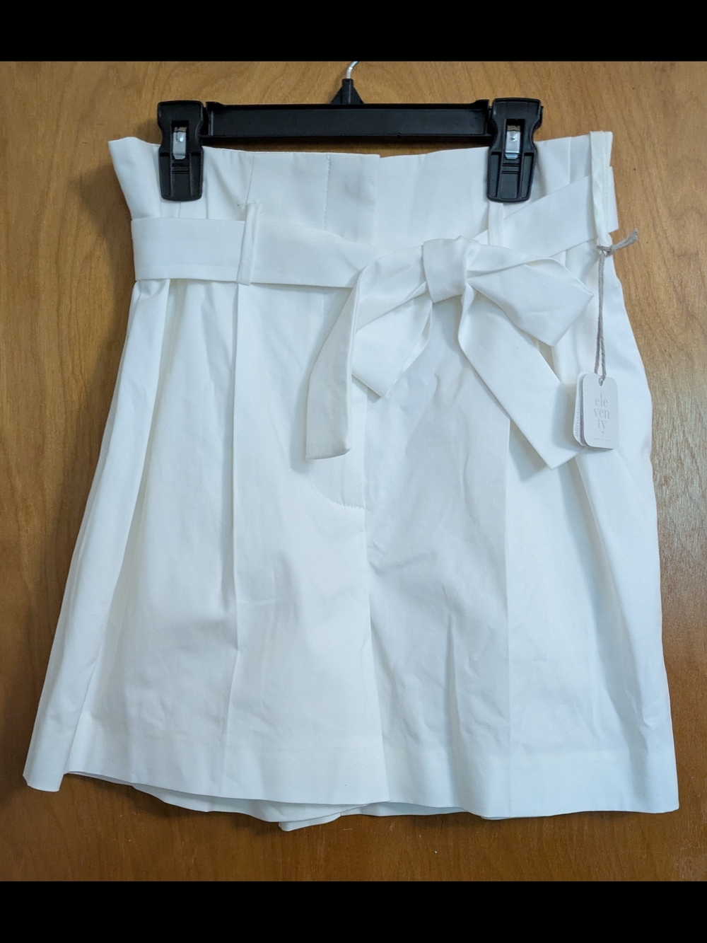 Eleventy Ivory Tie-Waist Shorts